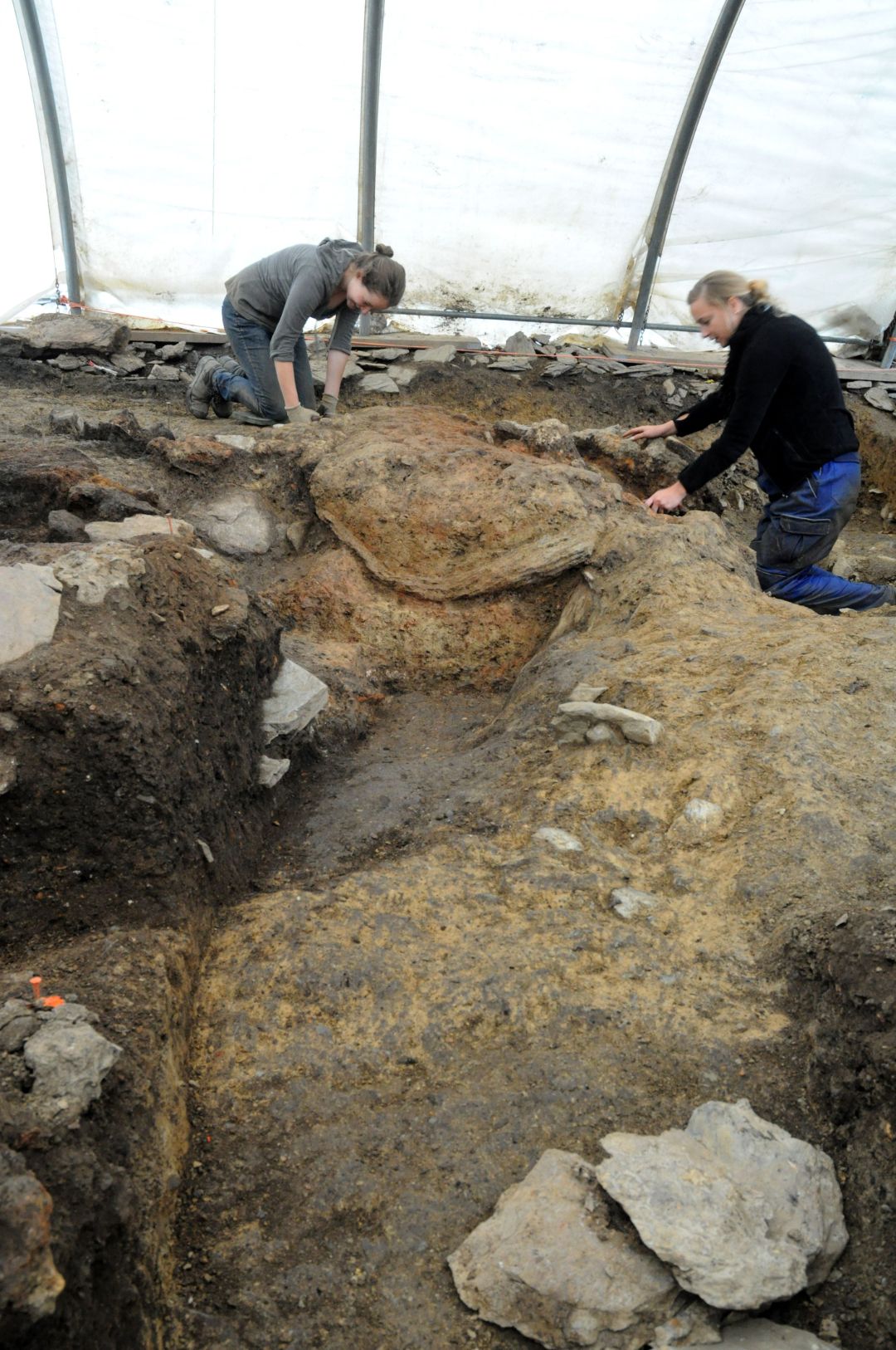 Ausgrabung eines eisenzeitlichen Verh&uuml;ttungsofens am Gerhardsseifen in Siegen-Niederschelden